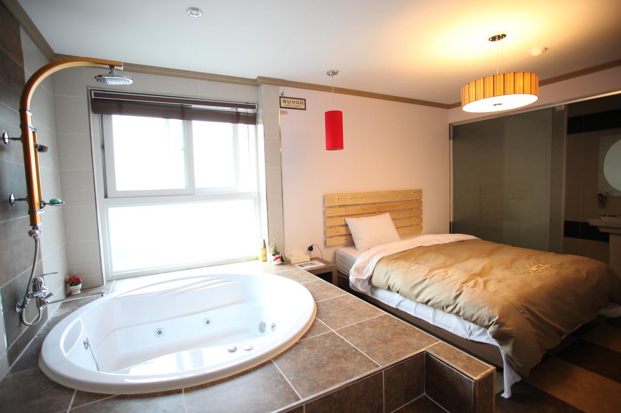 Chuncheon Myeongdong Hotel Ngoại thất bức ảnh