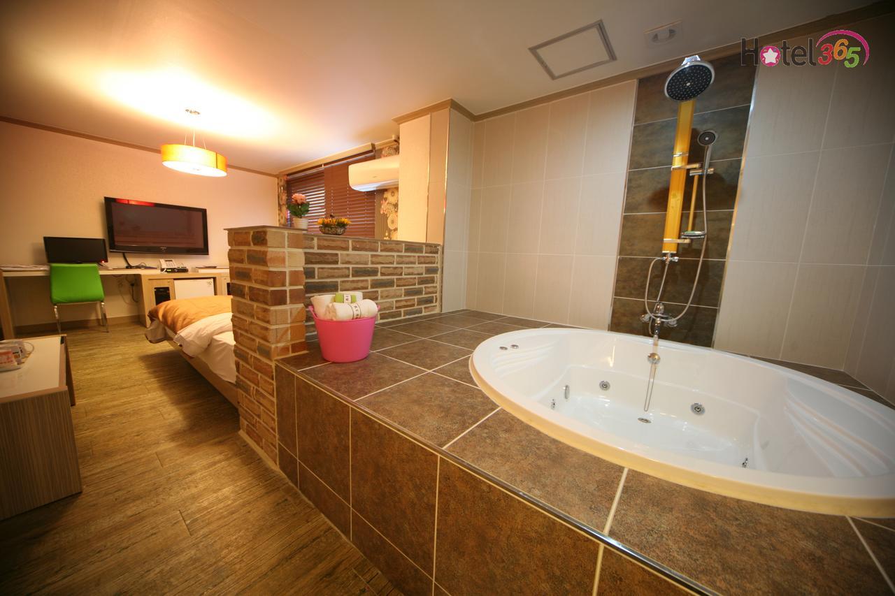 Chuncheon Myeongdong Hotel Ngoại thất bức ảnh