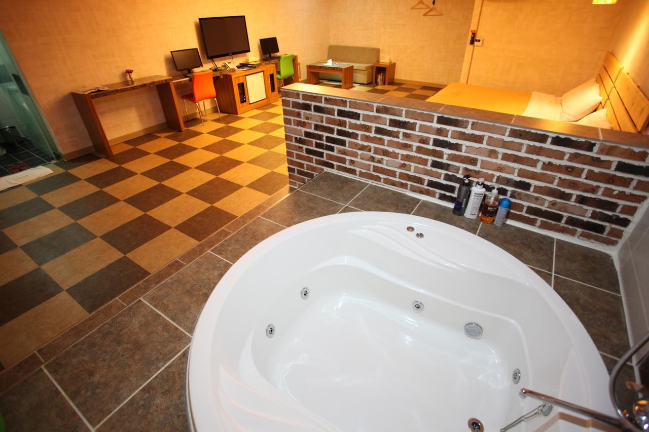 Chuncheon Myeongdong Hotel Ngoại thất bức ảnh